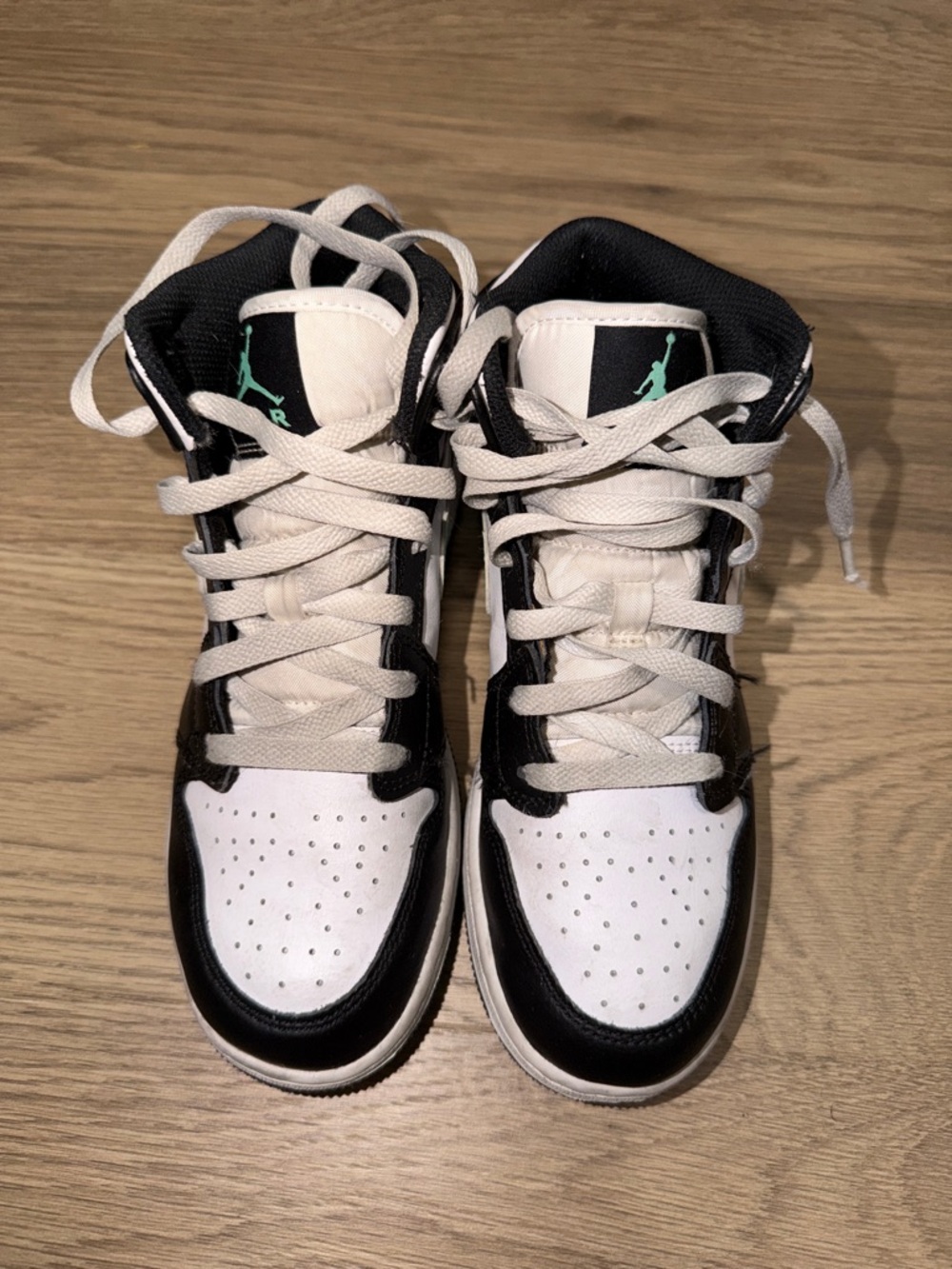 AIR JORDAN 1 MID GS
"GREEN GLOW